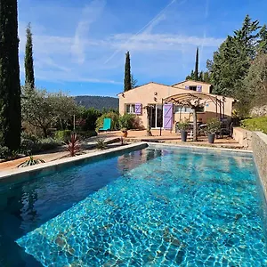 https://aux-trois-cyprs-salernes-en-provence.fr-provencehotel.com