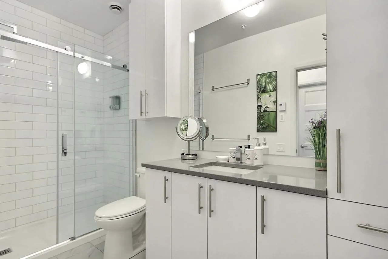 Good Vibes Only -Modern And Spacious 2 Bedroom Condo 4 Beds Free Parking, Gym Ville de Québec 0*,  Canada